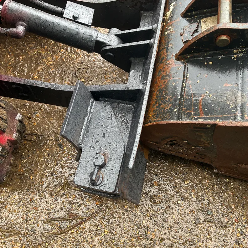 1T Excavator Takeuchi TB210 2017